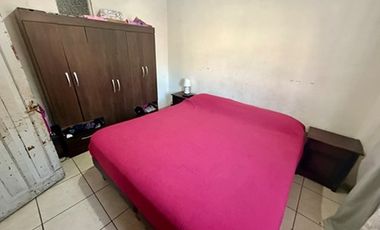 Oficina de 2 pisos con amplio estacionamiento