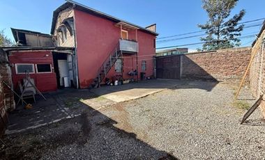 Oficina de 2 pisos con amplio estacionamiento