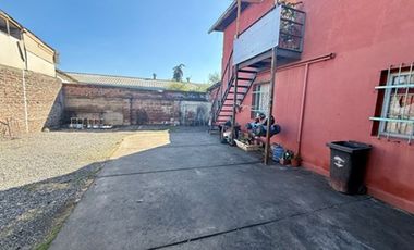 Oficina de 2 pisos con amplio estacionamiento