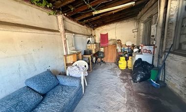 Oficina de 2 pisos con amplio estacionamiento