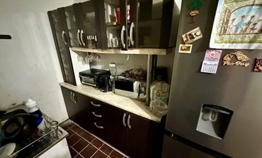 Oficina de 2 pisos con amplio estacionamiento