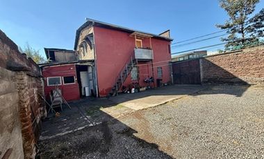 Oficina de 2 pisos con amplio estacionamiento