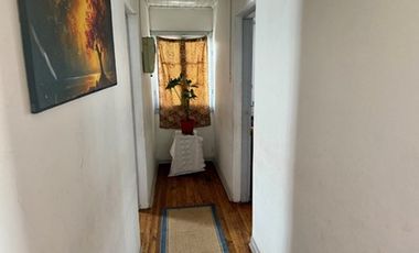 Oficina de 2 pisos con amplio estacionamiento