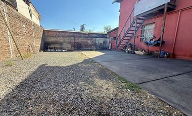 Oficina de 2 pisos con amplio estacionamiento