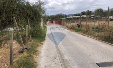 Terreno al lado de plaza de María Pinto.