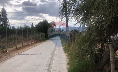 Terreno al lado de plaza de María Pinto.