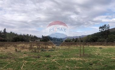 Terreno al lado de plaza de María Pinto.