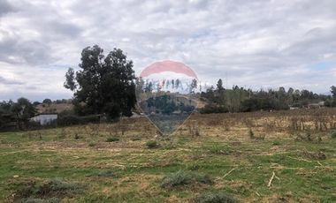 Terreno al lado de plaza de María Pinto.