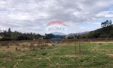 Terreno al lado de plaza de María Pinto.