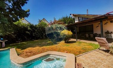 Hermosa Casa  en Macul