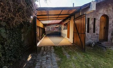 Hermosa Casa  en Macul