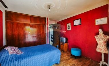 Hermosa Casa  en Macul