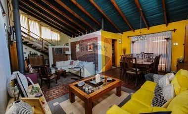 Hermosa Casa  en Macul