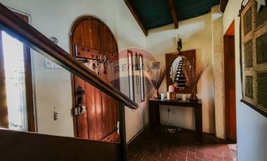 Hermosa Casa  en Macul