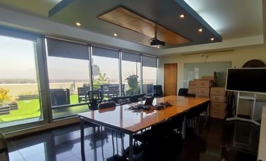 Amplia Oficina en Complejo El Cortijo