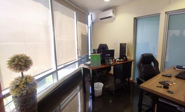 Amplia Oficina en Complejo El Cortijo