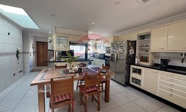 Preciosa casa Quinchamalí 5D+4B piscina