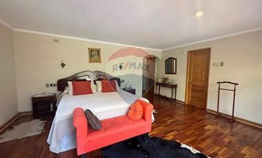 Preciosa casa Quinchamalí 5D+4B piscina