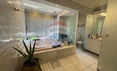 Preciosa casa Quinchamalí 5D+4B piscina