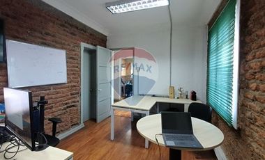 Gran casa oficina / Contramaestre Micalvi