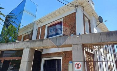 Gran casa oficina / Contramaestre Micalvi