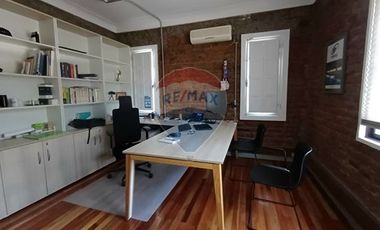 Gran casa oficina / Contramaestre Micalvi