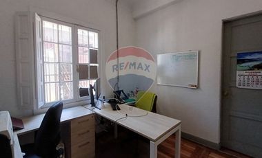 Gran casa oficina / Contramaestre Micalvi