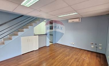 Oficina con estacionamiento en Quilicura