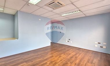 Oficina con estacionamiento en Quilicura