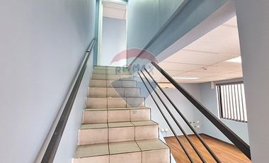 Oficina con estacionamiento en Quilicura