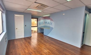 Oficina con estacionamiento en Quilicura