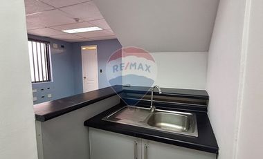 Oficina con estacionamiento en Quilicura