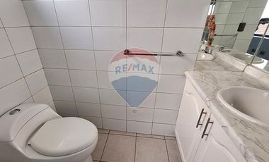 Oficina con estacionamiento en Quilicura