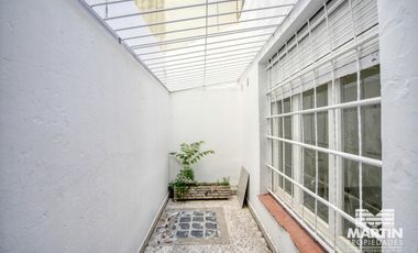 Local en Venta de 48 mts cubiertos con Patio, sin Gas en Olivos Zona Comercial