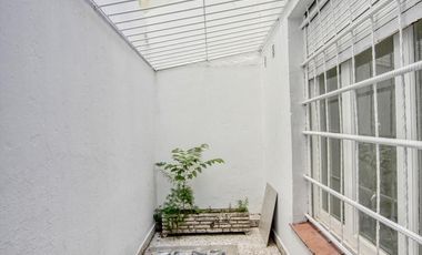 Local en Venta de 48 mts cubiertos con Patio, sin Gas en Olivos Zona Comercial