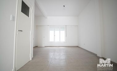 Local en Venta de 48 mts cubiertos con Patio, sin Gas en Olivos Zona Comercial