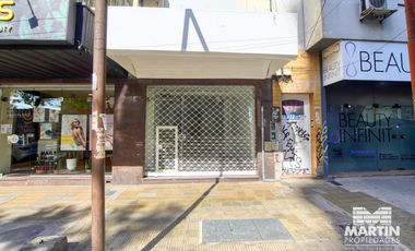 Local en Venta de 48 mts cubiertos con Patio, sin Gas en Olivos Zona Comercial