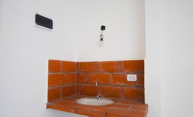 Local en Venta de 48 mts cubiertos con Patio, sin Gas en Olivos Zona Comercial