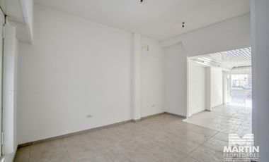 Local en Venta de 48 mts cubiertos con Patio, sin Gas en Olivos Zona Comercial