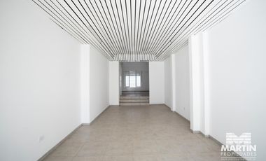 Local en Venta de 48 mts cubiertos con Patio, sin Gas en Olivos Zona Comercial