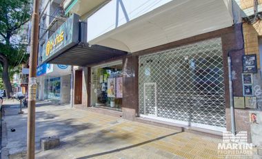 Local en Venta de 48 mts cubiertos con Patio, sin Gas en Olivos Zona Comercial