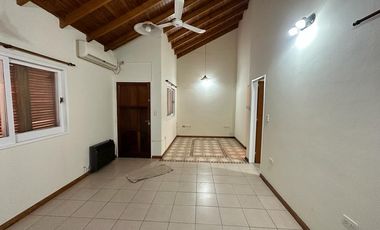 Casa en  barrio Champagnat