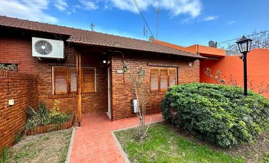 Casa en  barrio Champagnat