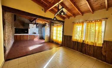 Casa en  barrio Champagnat