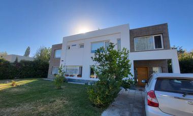 Hermosa propiedad en el Barrio Comahue Golf Club