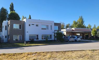 Hermosa propiedad en el Barrio Comahue Golf Club