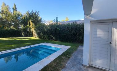 Hermosa propiedad en el Barrio Comahue Golf Club