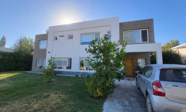 Hermosa propiedad en el Barrio Comahue Golf Club