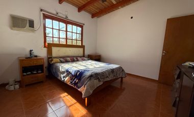 VENTA CASA DE PASILLO PLANTA ALTA 3 DORMITORIOS CON TERRAZA Y PARRILLERO
