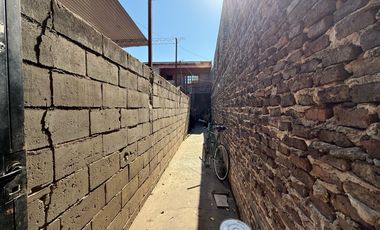 VENTA CASA DE PASILLO PLANTA ALTA 3 DORMITORIOS CON TERRAZA Y PARRILLERO